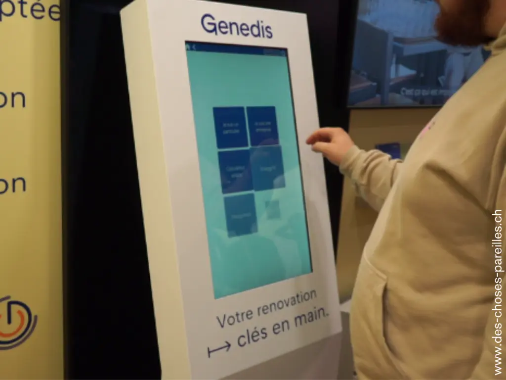 Borne tactile 27'' - en situation chez Genedis.webp